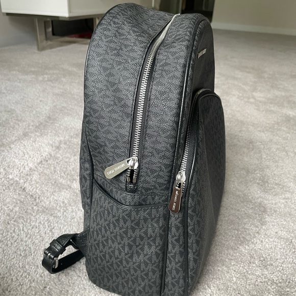 Michael Kors large back pack - Picture 2 of 7